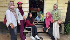 Mak Limah, Berbagi di Jumat Berkah | Foto : Ifaturamadan Adi Saswandy