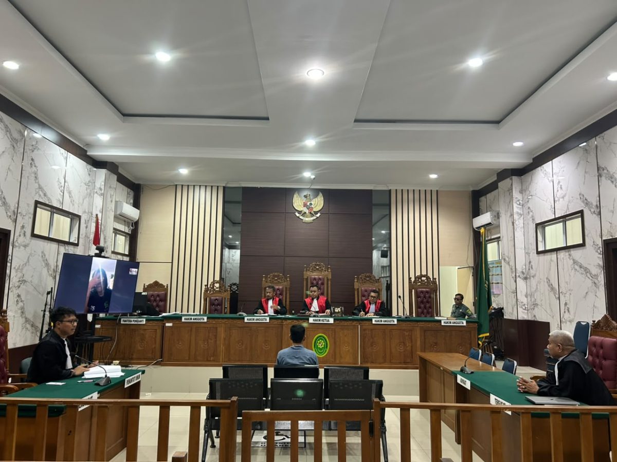 Mantan Kades Pulau Medang Jalani Sidang Perdana Korupsi Dana Desa | Foto : Zonamu/Ist