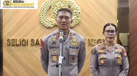 Kapolda Kepri Irjen Pol Suhendri didampingi Kabid Humas Polda Kepri Kombes Pol. Dr. Nona Pricillia Ohei saat memberikan himbauan terkait pemadaman listrik | Foto : Zonamu/Ist