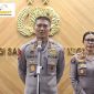 Kapolda Kepri Irjen Pol Suhendri didampingi Kabid Humas Polda Kepri Kombes Pol. Dr. Nona Pricillia Ohei saat memberikan himbauan terkait pemadaman listrik | Foto : Zonamu/Ist