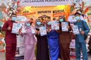 Manajemen PT BPR Tuah Karimun mengimbau masyarakat dan pengunjung kegiatan Enjoy Karimun untuk tetap mengenakan masker dan menjaga kesehatan di tengah kondisi udara berkabut asap | Foto: Zonamu/Humas BPR Tuah Karimun