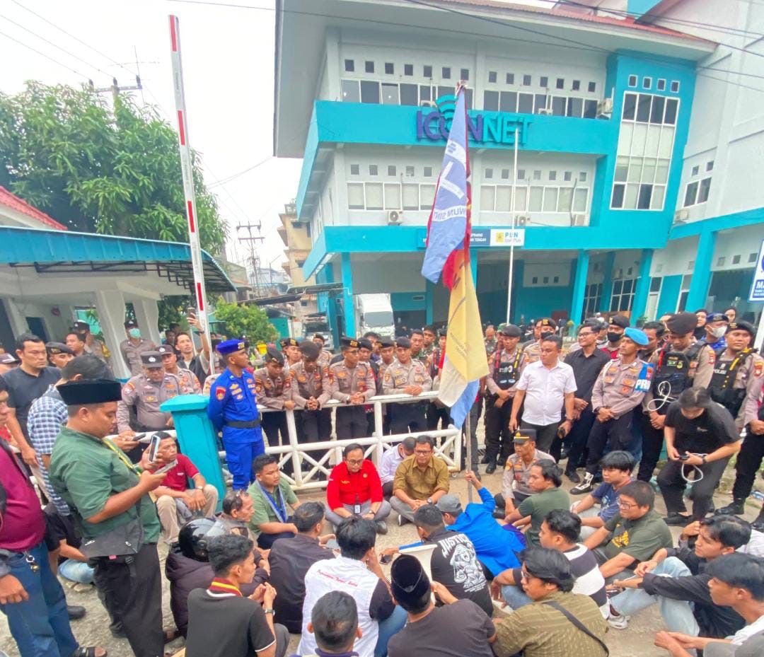 Lima Tersangka Blackout, Aliansi Kepri Desak Dirut PLN Batam Mundur | Foto : Zonamu/Budi